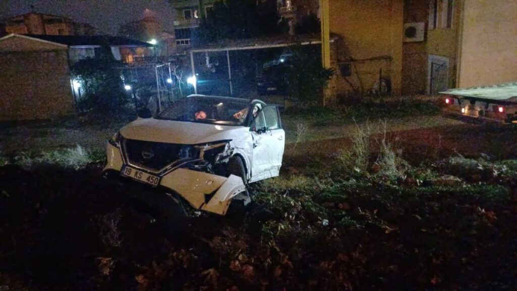 corumda 2 araca carpan surucu kazadan yara almadan kurtuldu bFtHKZun