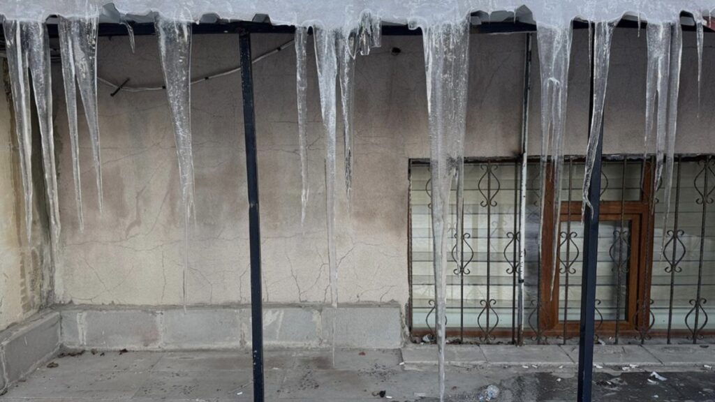 dogu buz kesti termometreler eksi 23 dereceyi gosterdi PHn7kx3x