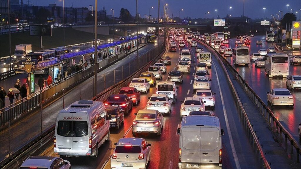 dunyada trafikte en fazla vakit kaybeden sehir istanbul HlM2JKfM