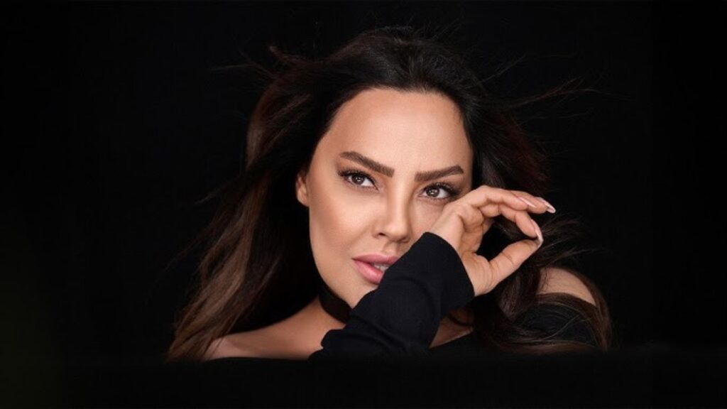 ebru gundesin kizina biraktigi servet dikkat cekti BAEB3RyC