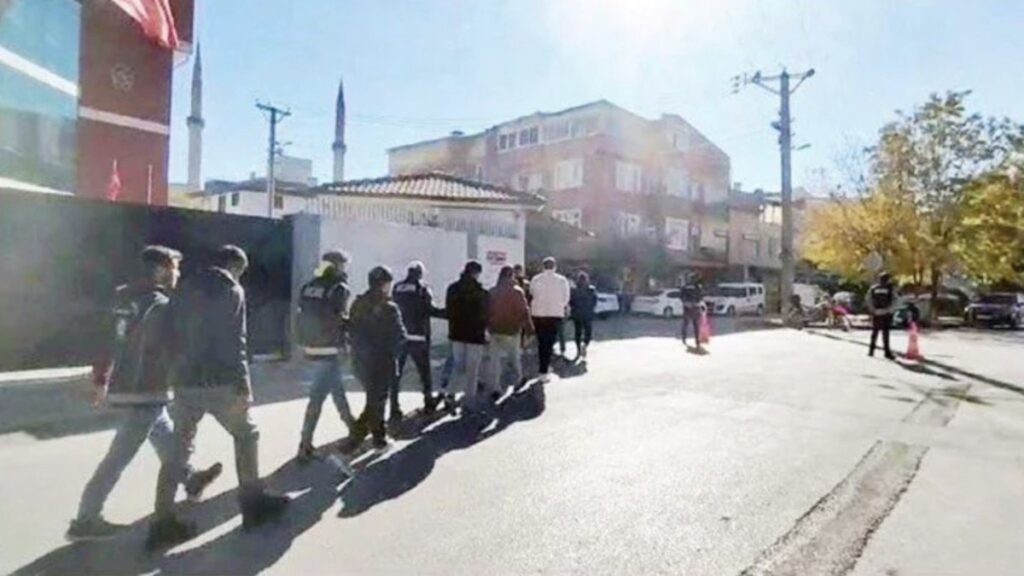 edirnede 12 duzensiz gocmen yakalandi qhGqnWIK