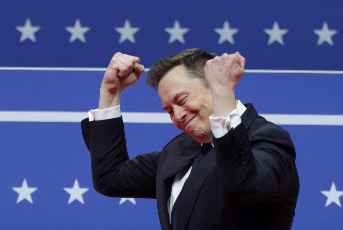 elon muskin yaptigi el hareketi nazi selamina benzetildi 0 QTKgjchT