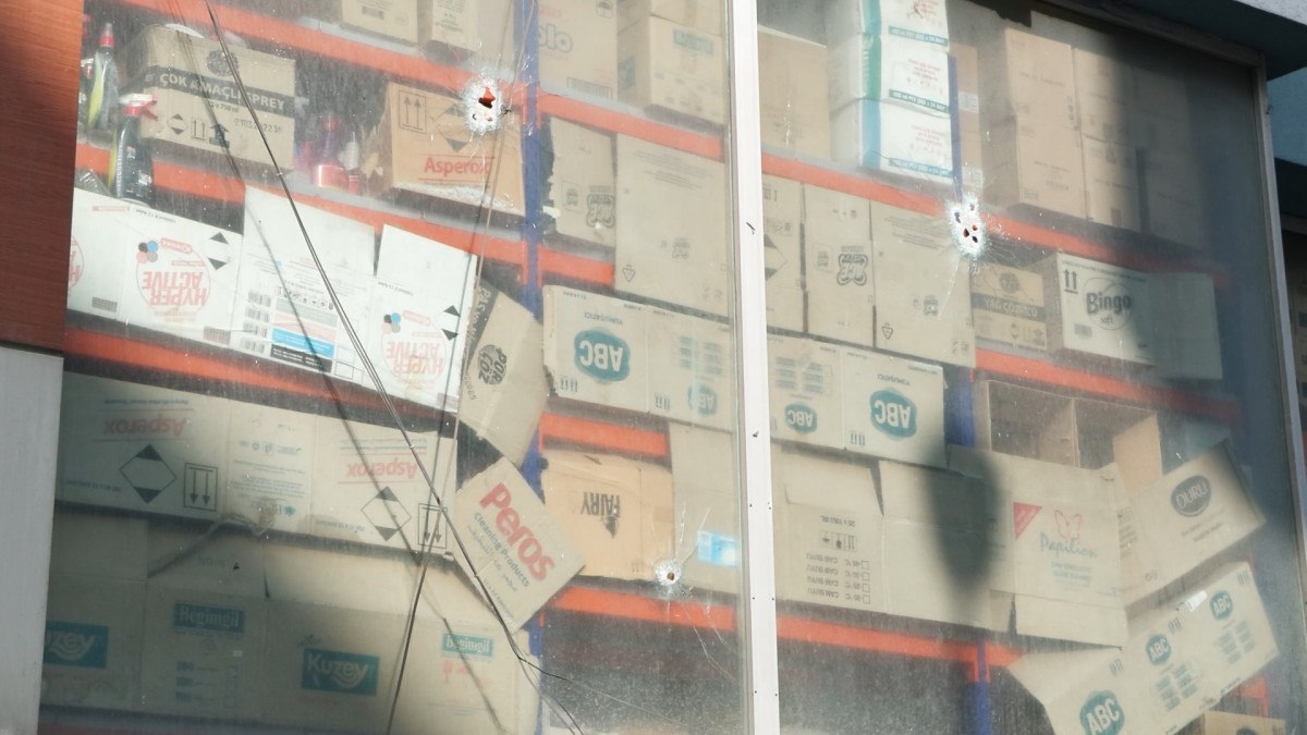 Esenyurt'ta haraç vermeyen senafın iş yerlerini kurşunladılar 2 esenyurtta harac vermeyen senafin is yerlerini kursunladilar 1 UhSMX4zl