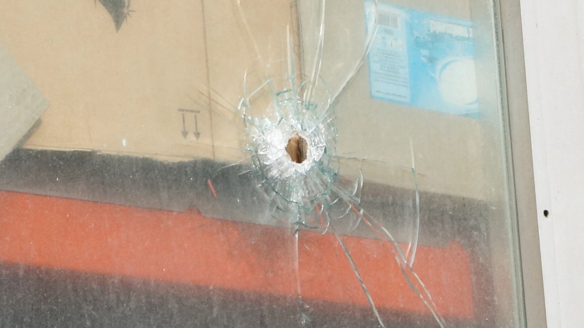 Esenyurt'ta haraç vermeyen senafın iş yerlerini kurşunladılar 3 esenyurtta harac vermeyen senafin is yerlerini kursunladilar 2 eq5FARLX