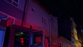 eskisehirde catiyi yakip asagiya atlayan sahsin besledigi kuslar telef oldu e6zvH9CP