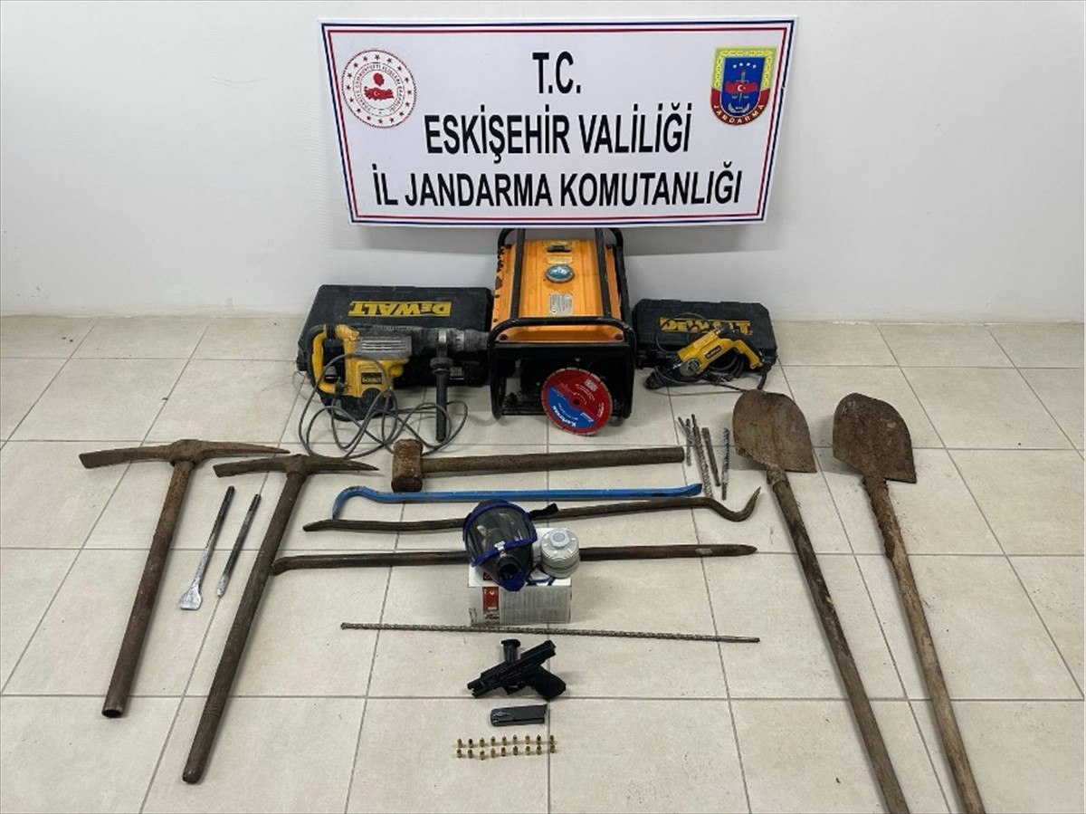 eskisehirde kacak kazi yapan 12 zanli sucustu yakalandi 0 hCeDBJJm