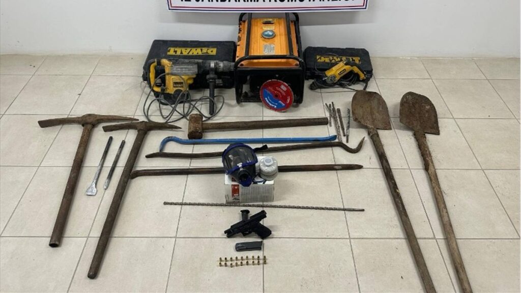 eskisehirde kacak kazi yapan 12 zanli sucustu yakalandi RuRmzxO5