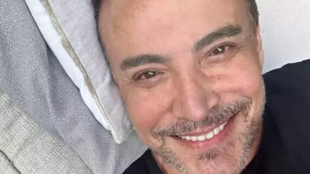 estetik olmustu yuzunu gerdiren sarkici cenk erenin son hali qzncBQTW