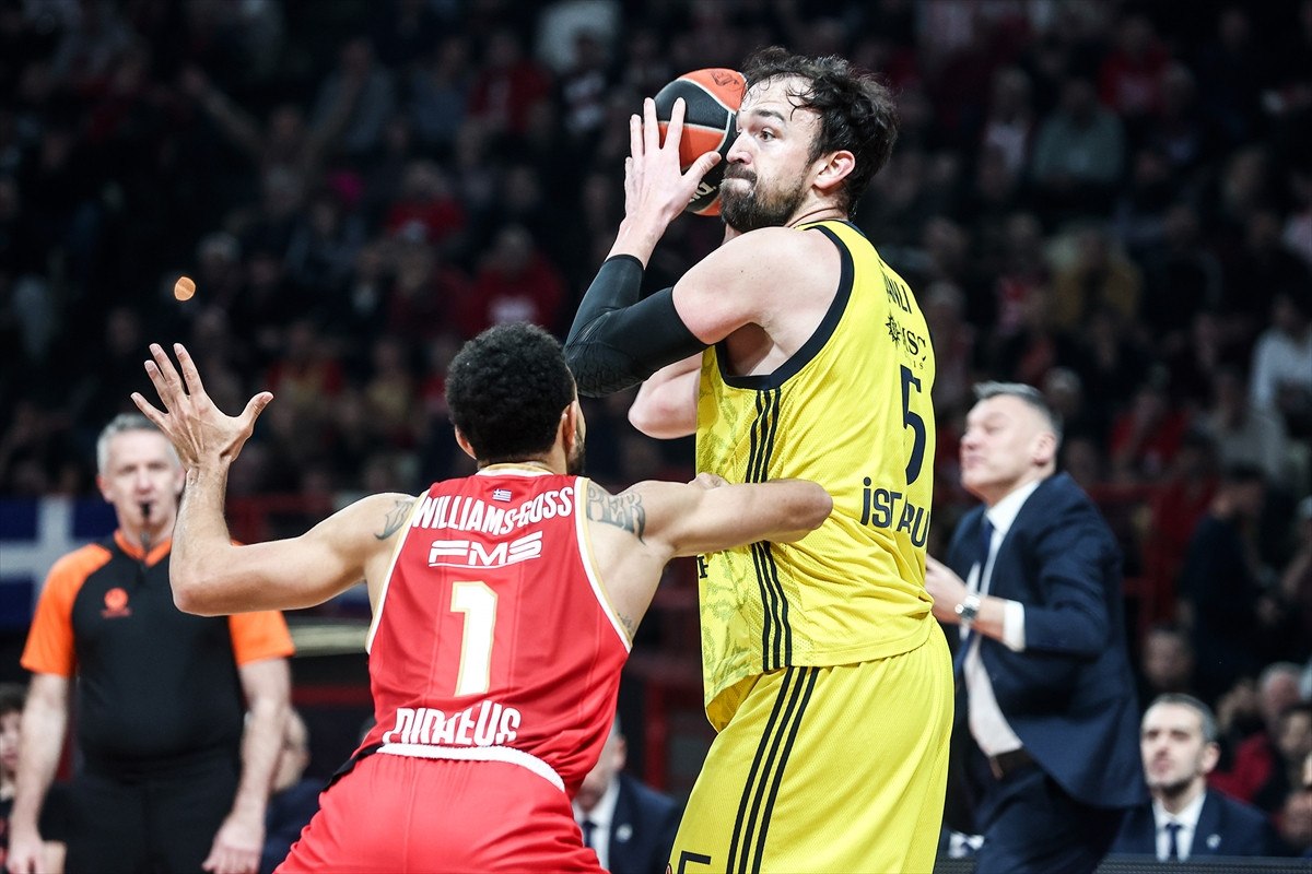 fenerbahce deplasmanda olympiakosu devirdi 0 kiEqQkAd