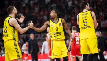 fenerbahce olympiakosu devirdi seriyi 5 maca cikardi 9YCjrT2Q