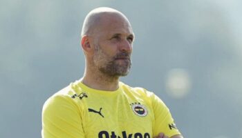 fenerbahcenin kaleci antrenoru sandro zufic gordugu kartlarla dikkat cekiyor SX5KhCD9