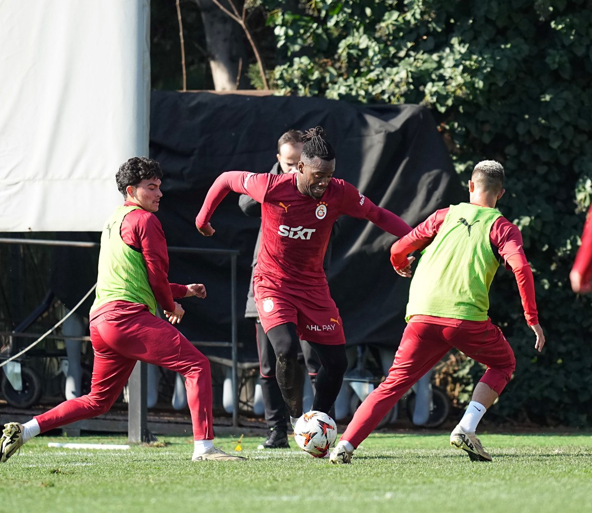 Galatasaray, Ajax maçının hazırlıklarına başladı 2 galatasaray ajax macinin hazirliklarina basladi 1 kXbJOaX5