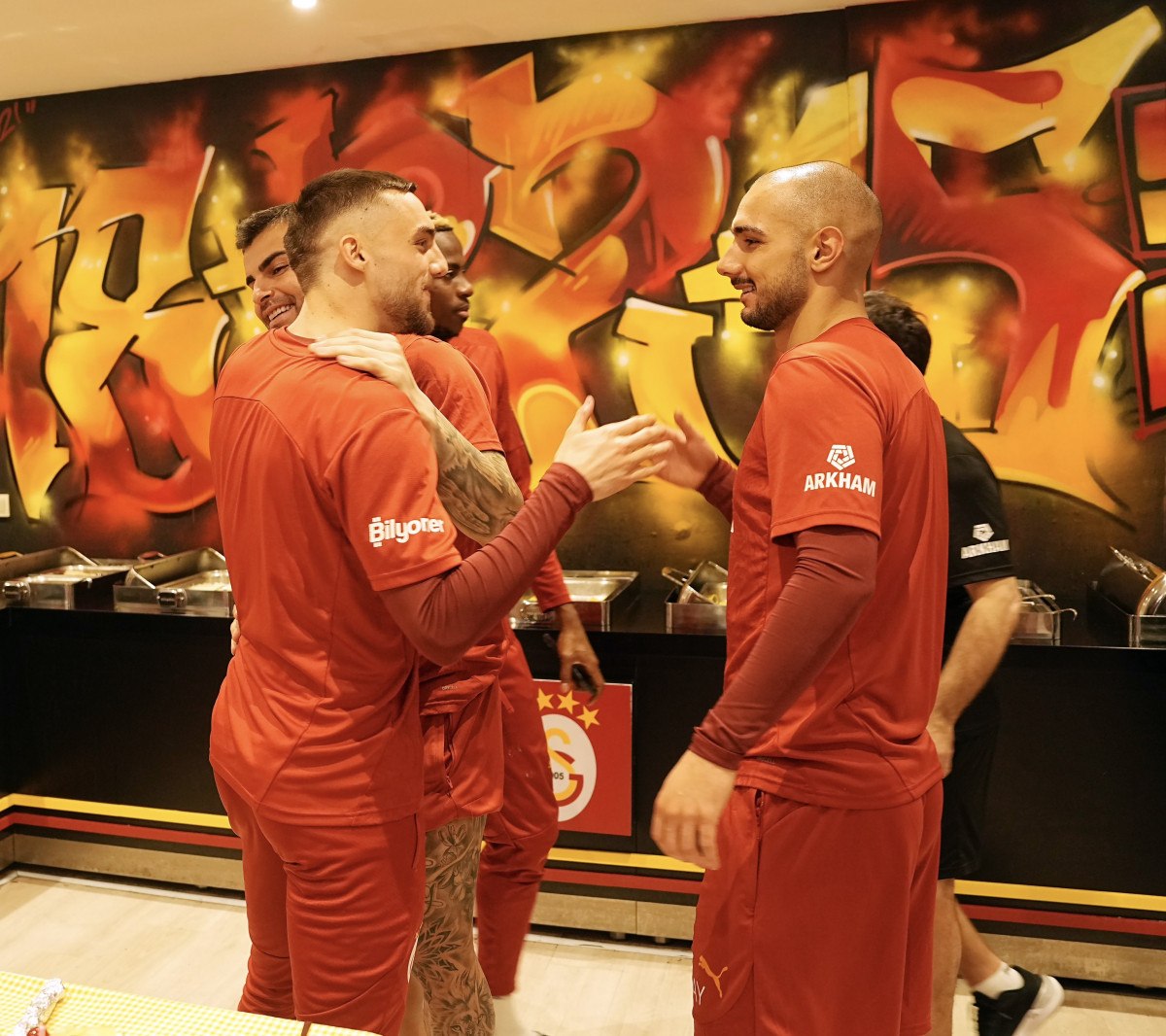 Galatasaray'da Berkan Kutlu'nun doğum günü kutlandı 2 galatasarayda berkan kutlunun dogum gunu kutlandi 1 rQJW3Hul