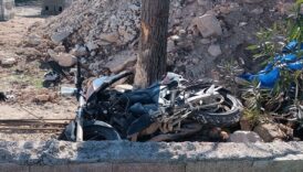 gaziantepte agaca carpan motosikletteki 2 cocuk can verdi DsPWn6Mk