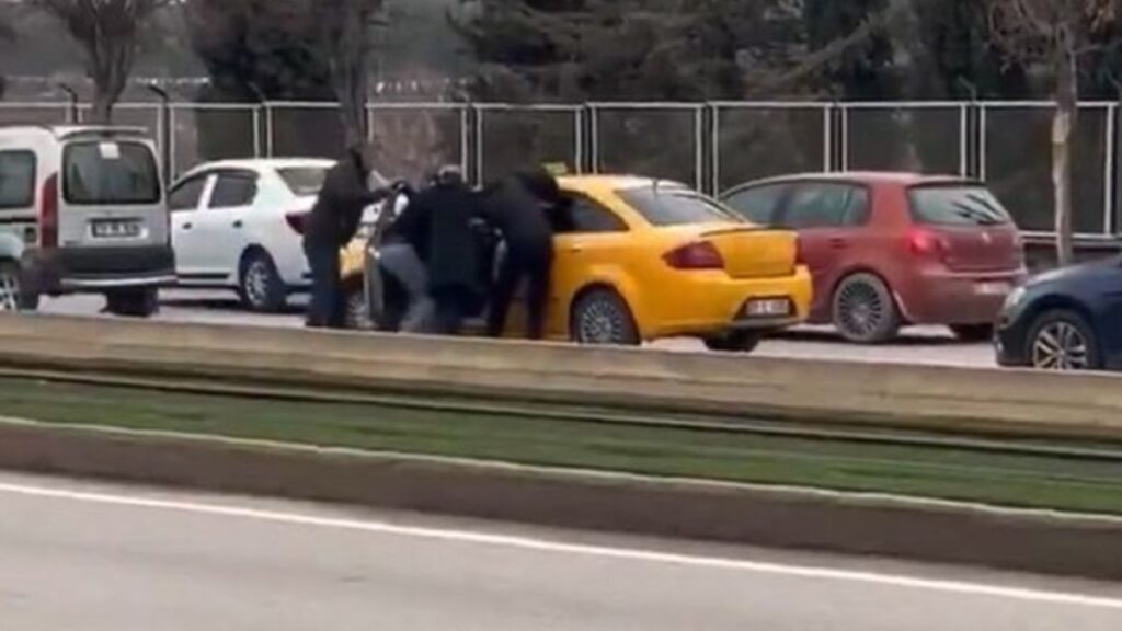 gaziantepte taksiciye aracinda meydan dayagi JcmL3BpY