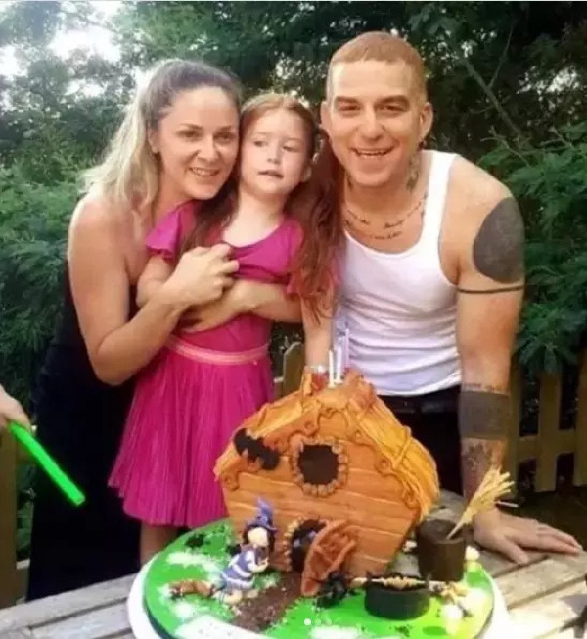 gokhan ozoguz 13 yillik esinden bosandi 1 UfKNZO4w