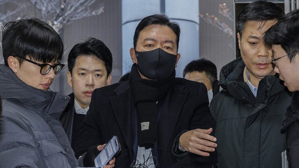 guney kore lideri yoon suk yeol resmen tutuklandi pW7UA1fP