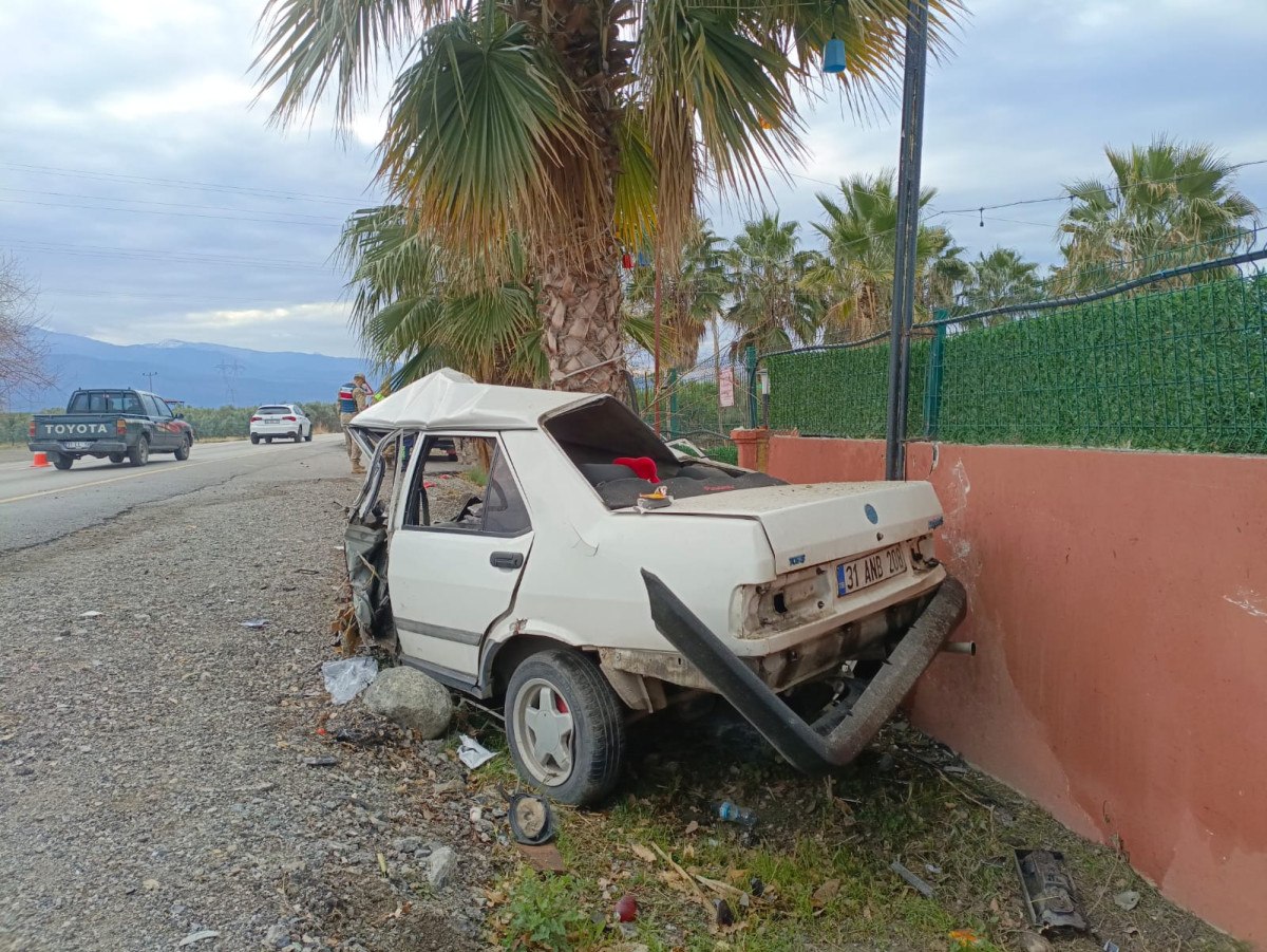 Hatay'da kazada otomobil hurdaya döndü 1 hatayda kazada otomobil hurdaya dondu 0 XZ3Enu8N
