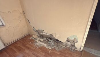 istanbul kagithanede bir binada yanindaki insaat nedeniyle catlaklar olustu EbcuuJxD