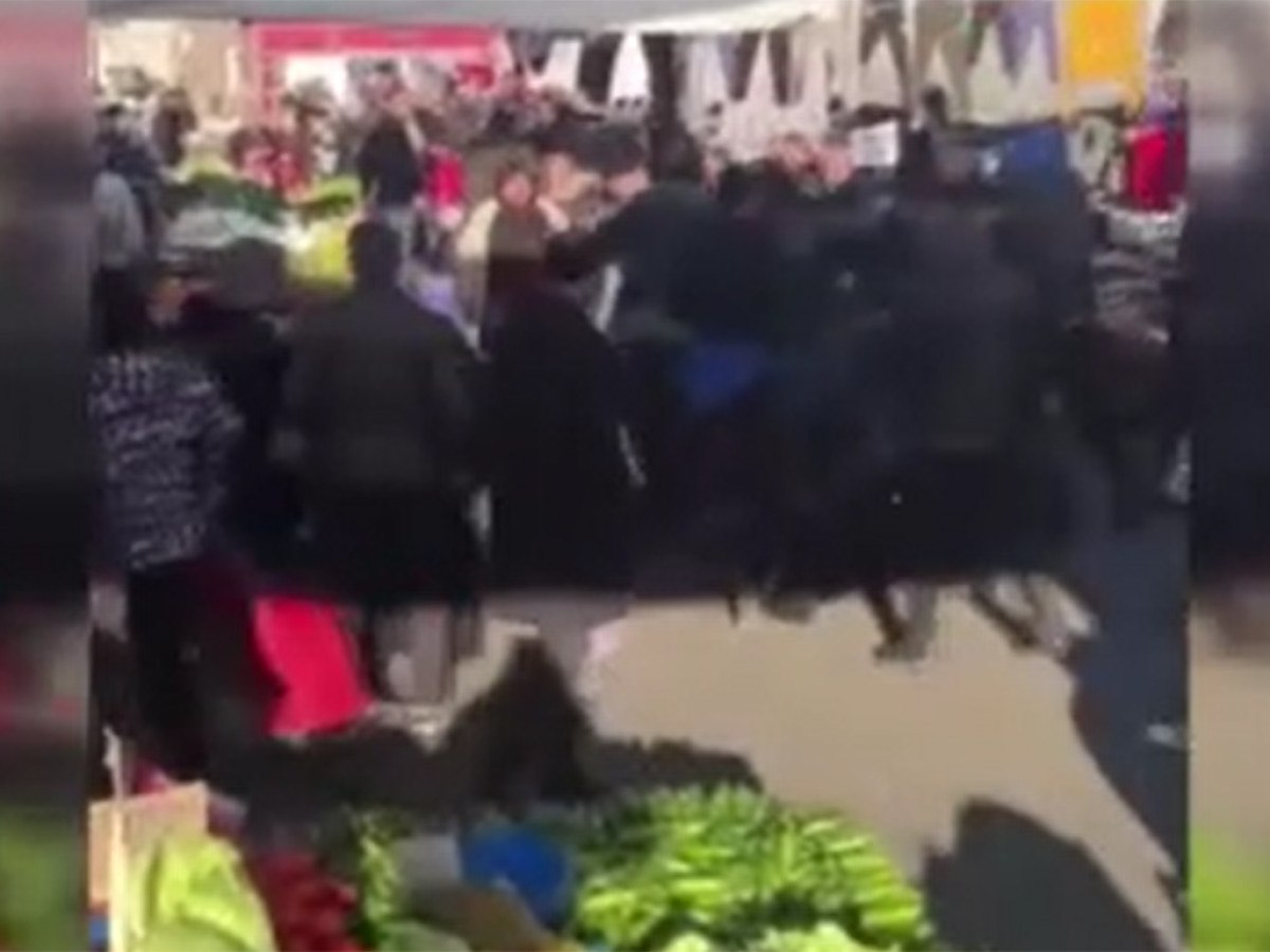 İstanbul Küçükçekmece'de pazarcılar birbirine girdi 1 istanbul kucukcekmecede pazarcilar birbirine girdi 0