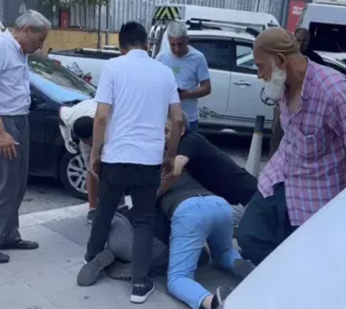 istanbulda cami imamini okla vurmustu olmesini istesem gogsune atardim 0