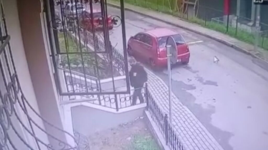 istanbulda hirsizlar apartmanin diyafonunu caldi uYSRBpRc