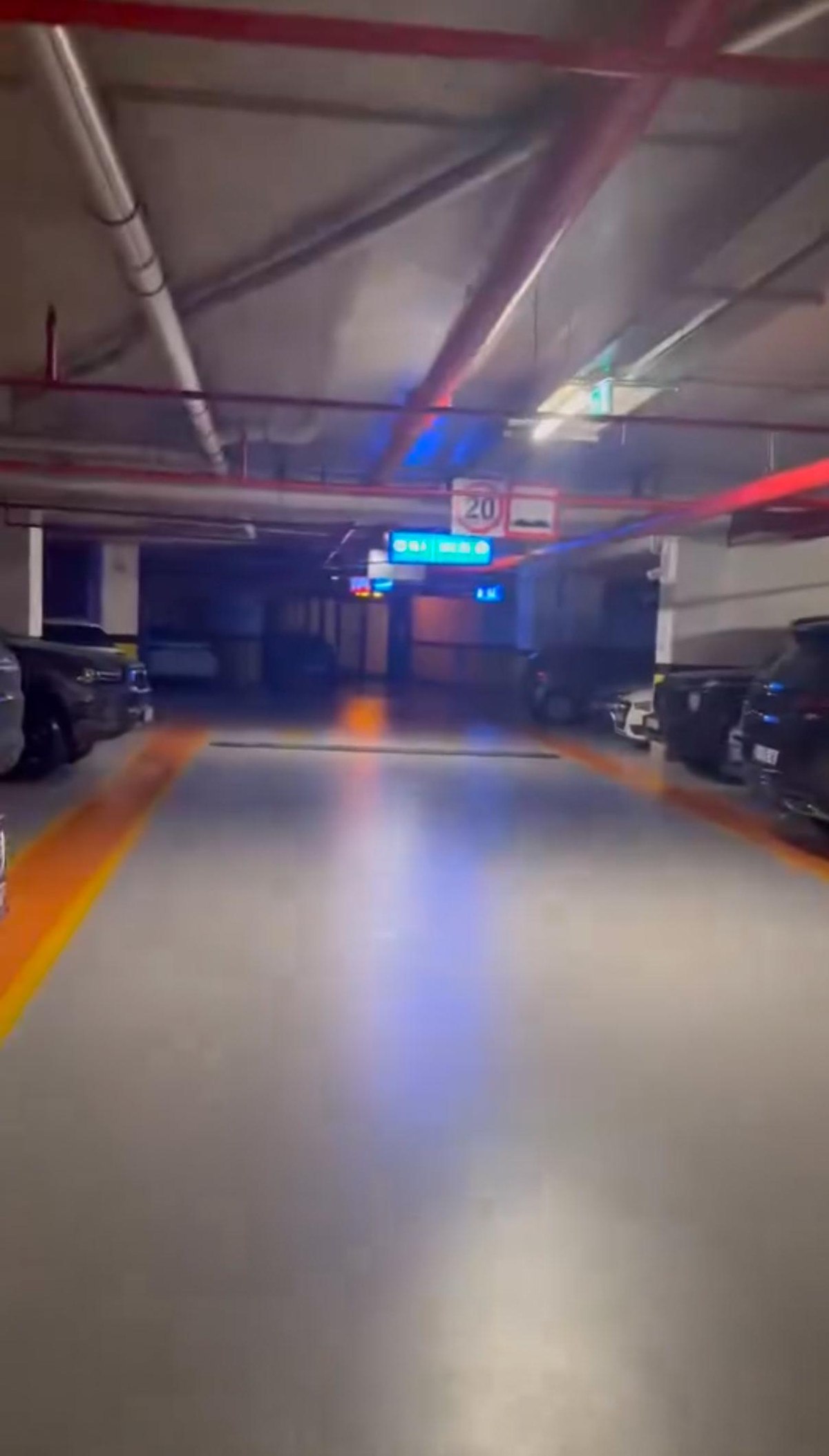 istanbulda isvecli saldirgan otoparkta dehset sacti 1 olu 1 jhmiBCW3