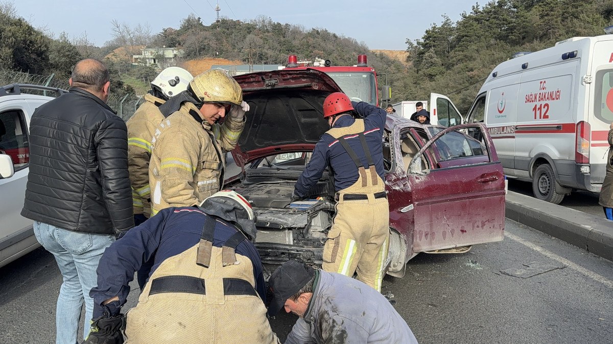 İstanbul'da kontrolden çıkan otomobil takla attı 2 istanbulda kontrolden cikan otomobil takla atti 1 blRGOQI4