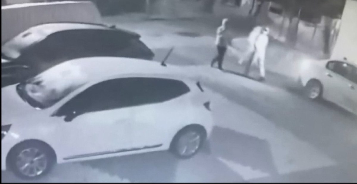 İstanbul'da lokanta sahibini 15 milyon lira haraca bağlamaya çalışan çete yakalandı 2 istanbulda lokanta sahibini 15 milyon lira haraca baglamaya calisan cete yakalandi 1 bSaAjeiT