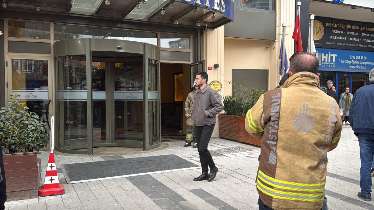 istanbulda otelin elektrik panosundan cikan yangin korkuttu 4
