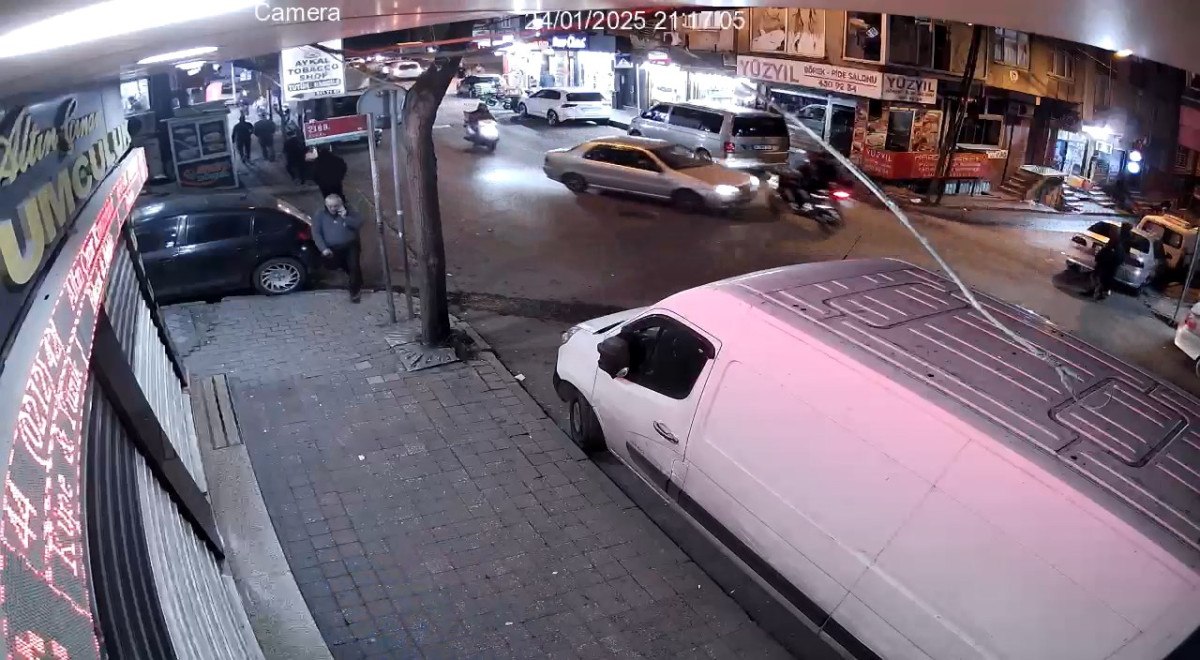 istanbulda otomobil motosikletli polislere carpti 0 qdwGLMIf