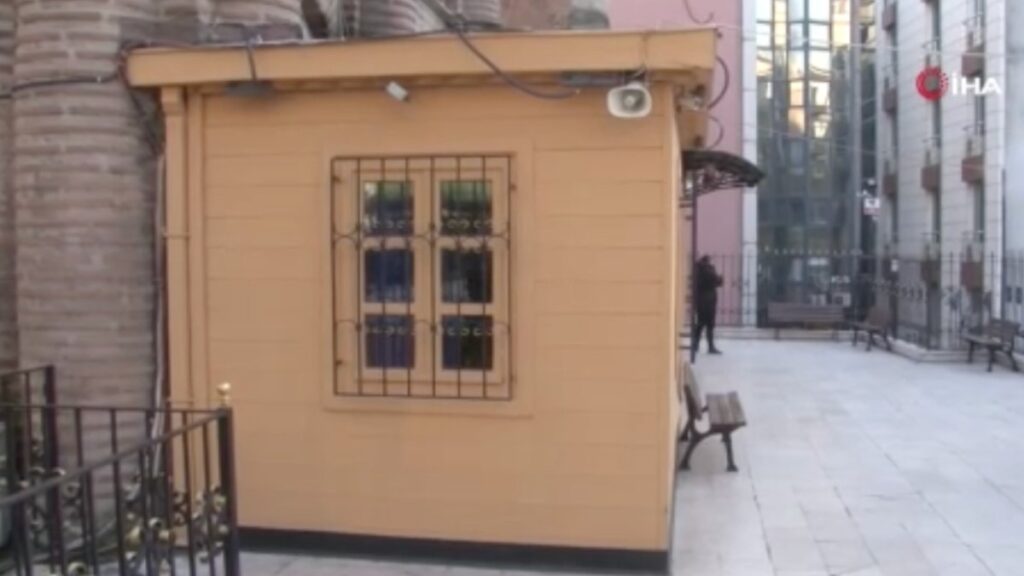 istanbulda supheli iki kisiyi bicaklayip kendisine zarar verdi eqbhhziY