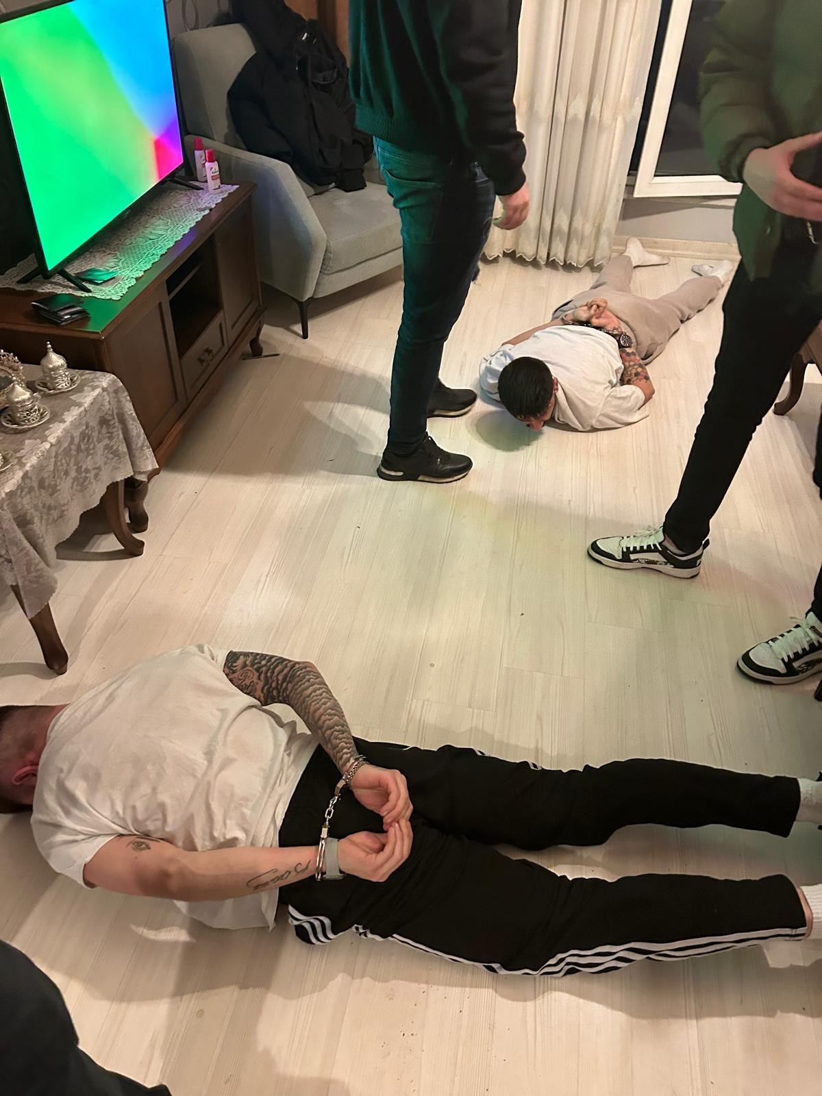 istanbulda taksicinin yakalattigi torbacilar polislere saldirdi 0 CuTSANIV