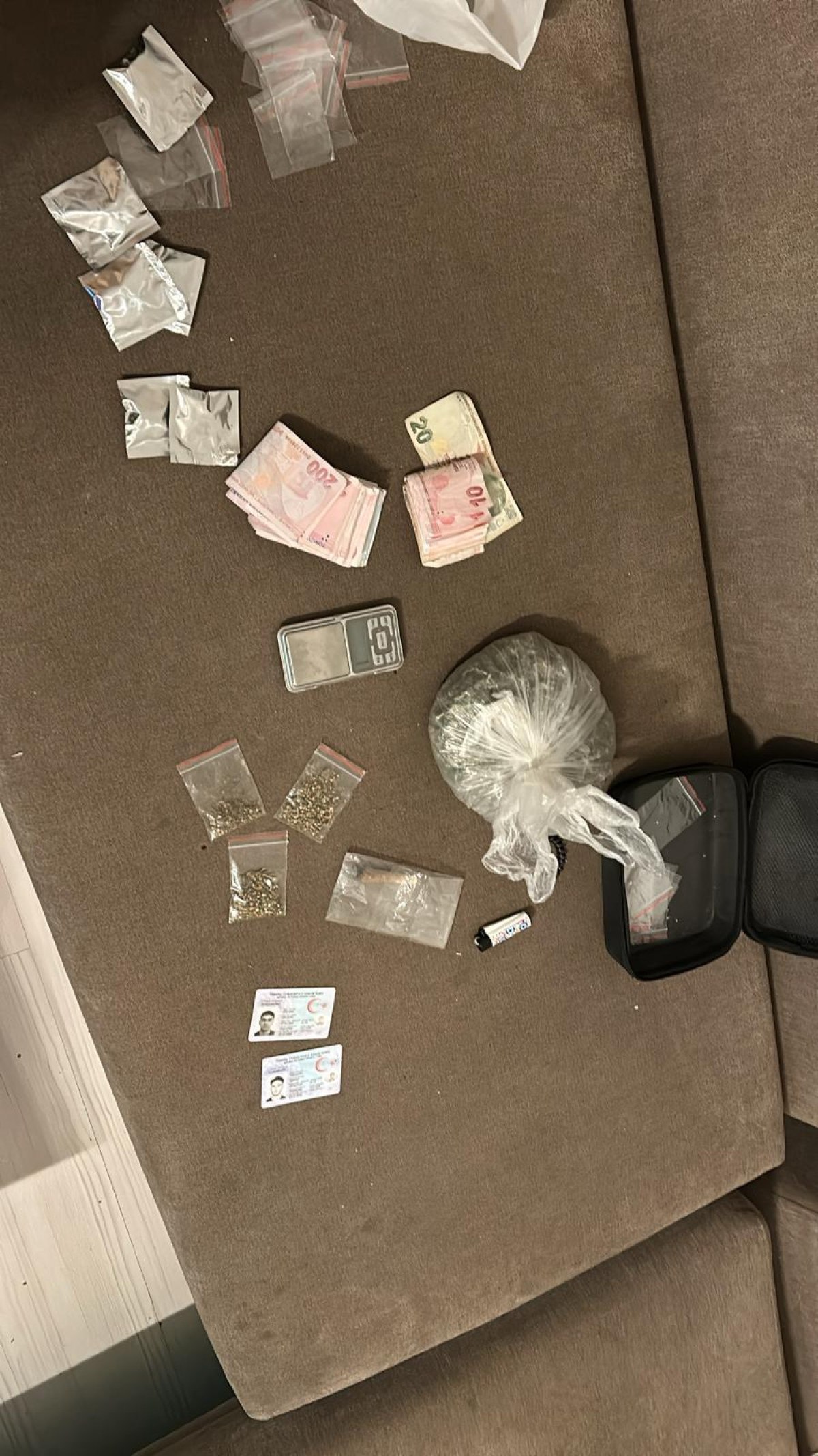 istanbulda taksicinin yakalattigi torbacilar polislere saldirdi 3 W8kHtu49