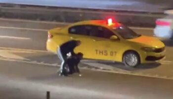 istanbulda ucretini alamadigi musterisini yol ortasinda dovdu SkJimaNK