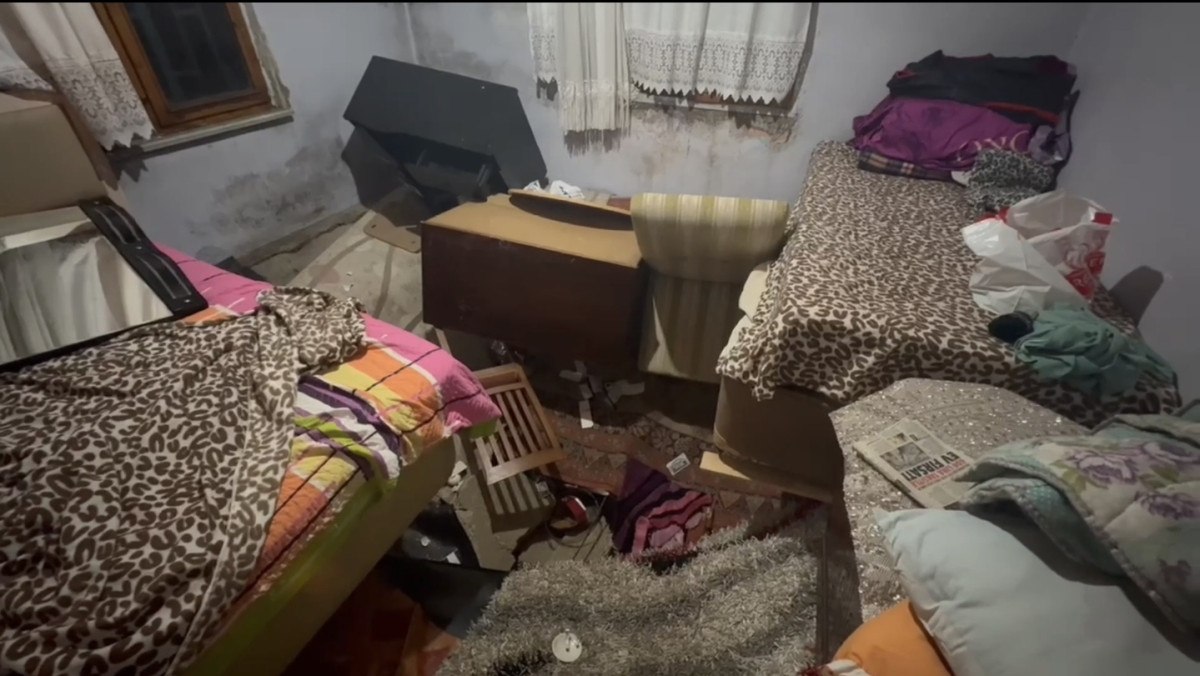 istanbulda uyurken odasinin zemini coktu 0 ehs4G7gz