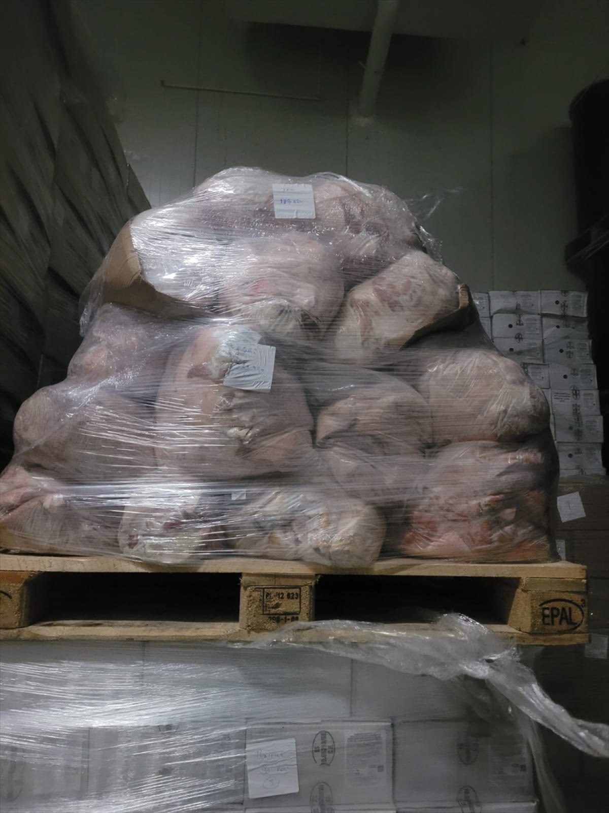 izmirde 67 ton uygunsuz gida tutan 28 firmaya ceza 1 EY82pGF9