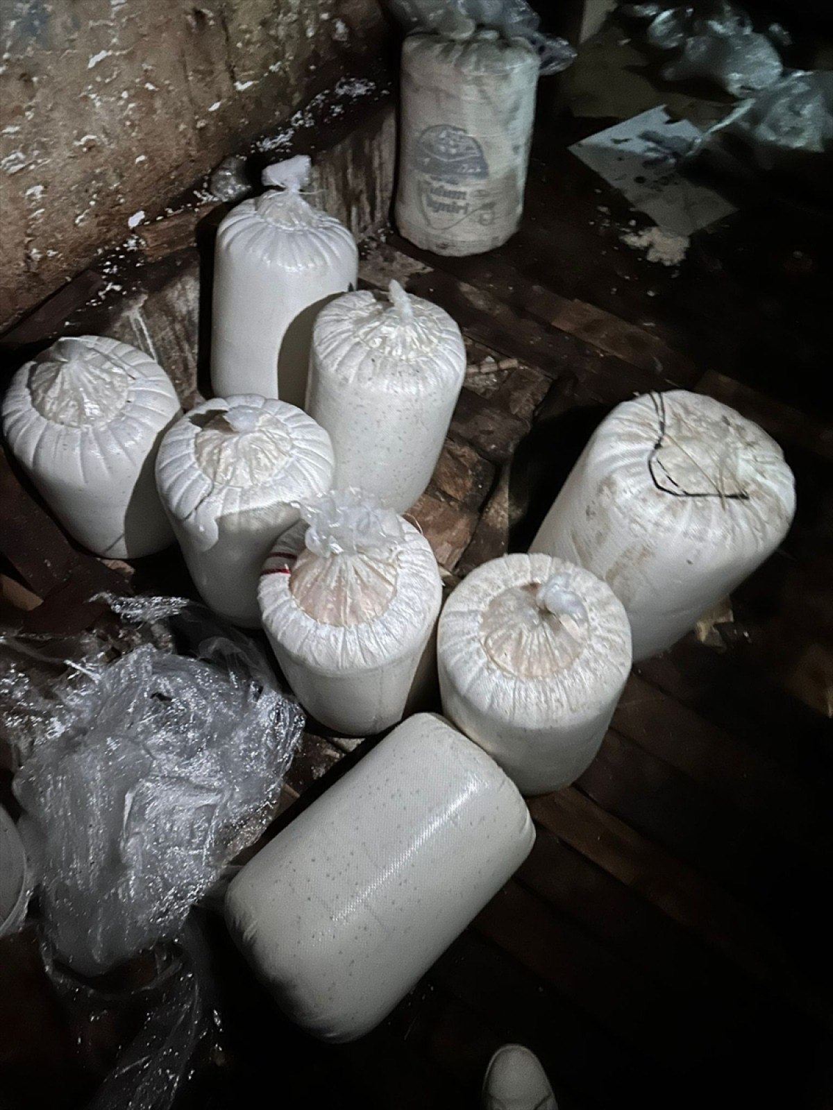 izmirde 67 ton uygunsuz gida tutan 28 firmaya ceza 4 nA8XwSmc