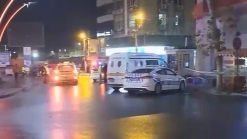 izmirde taksicilerin silahli kavgasi 1 olu 2 yarali DRmfSXim