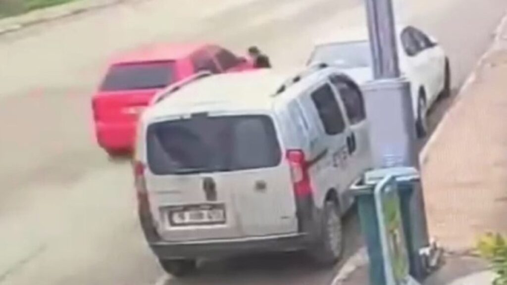 karabukte otomobilin carptigi cocuk yaralandi Epkc3YDf