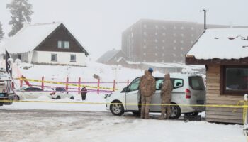 kartalkayada yanan otelin cevresinde guvenlik cemberi olusturuldu 5bmYcdBr