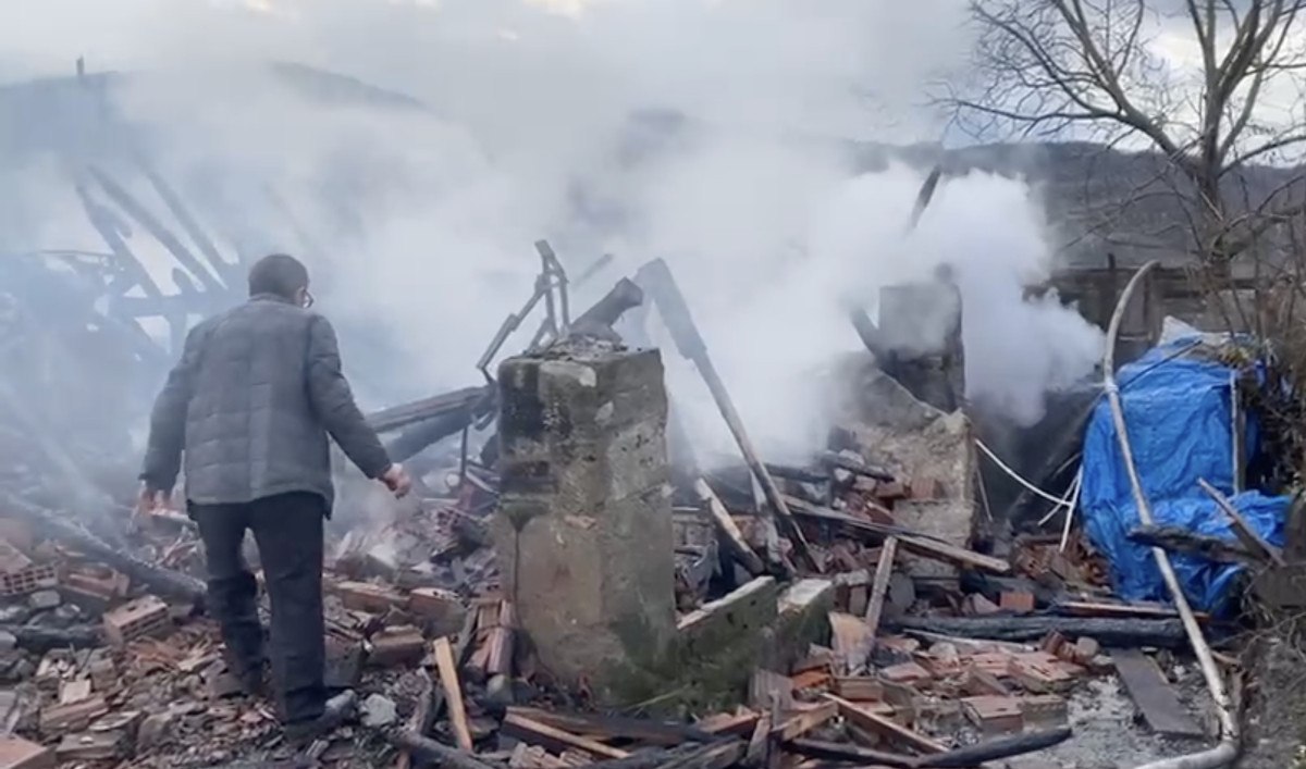 kastamonuda korkutan ev yangini 0 XkK8hGpV