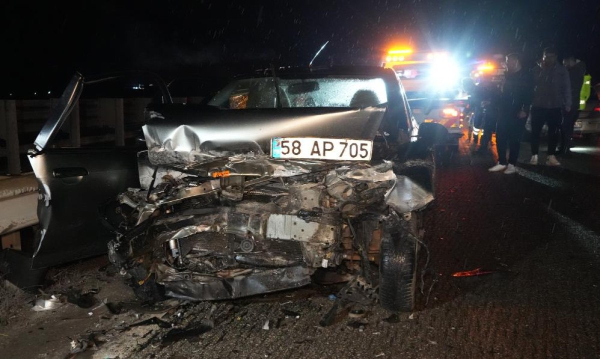 kirikkalede yaralilara mudahalede eden saglikcilara otomobil carpti 10 yarali 0