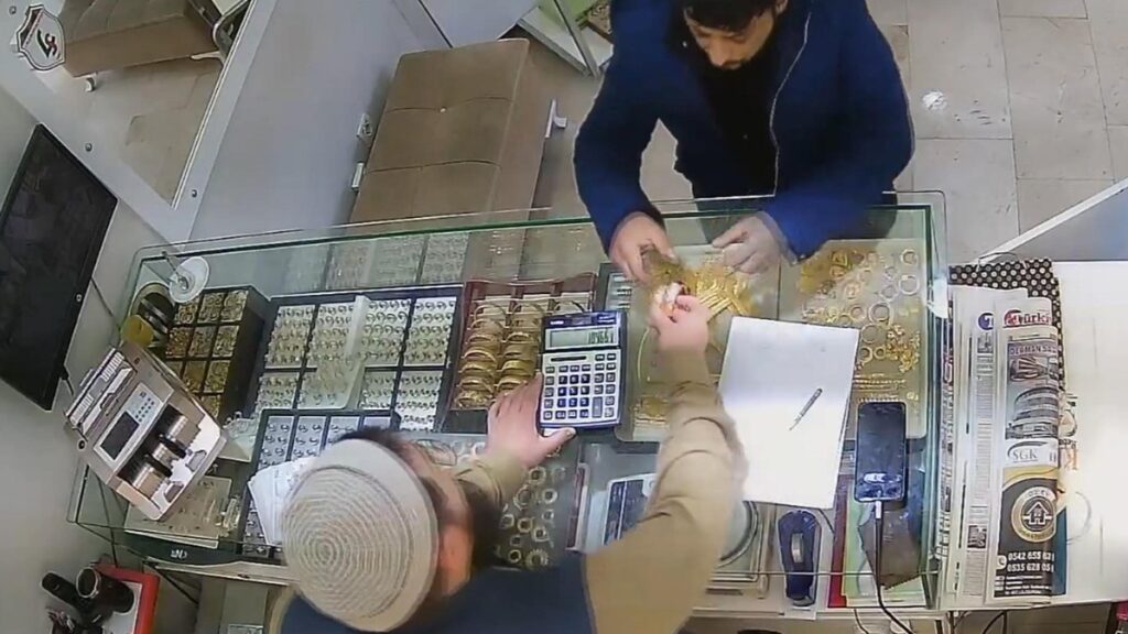 kirklarelide kuyumcudan bilezikleri calip kacan supheli tutuklandi tAhfgZqP