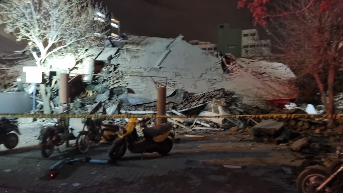 Konya'da 3 katlı bina çöktü 2 konyada 3 katli bina coktu 1 QASl8JYk