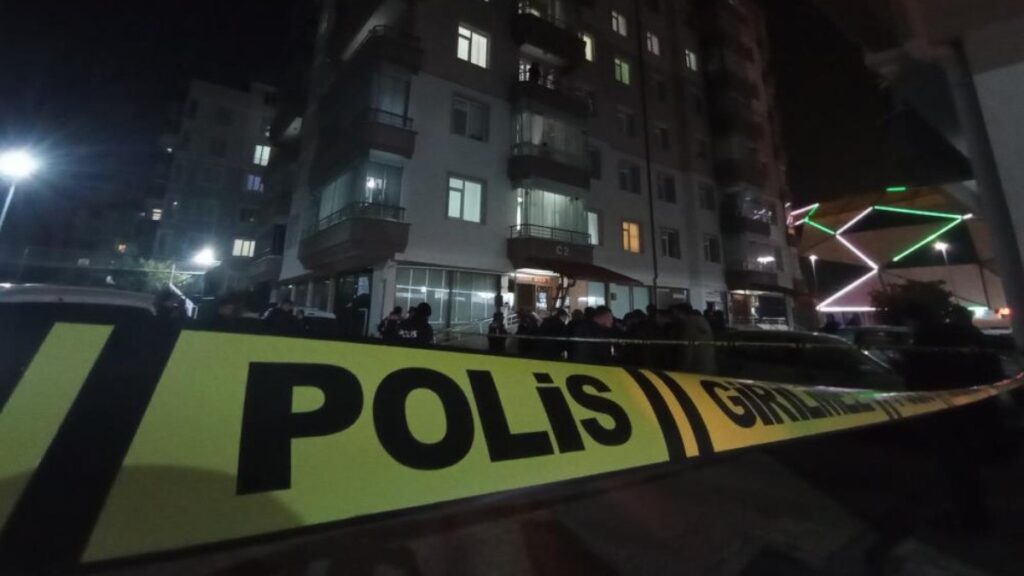 konyada kavga ihbarina giden polis 4 kisilik ailenin cansiz bedenlerini buldu kMildRKq