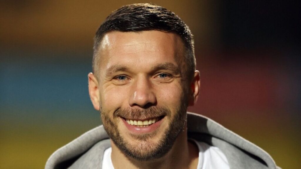 lukas podolskinin berberinden fenerbahce sakasi 2la1sLNO