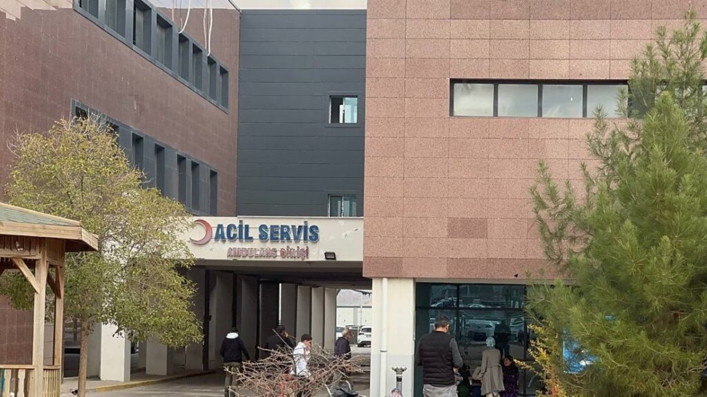 mardinde bicakli kavgada 2 kisi yaralandi NL7bfqsV