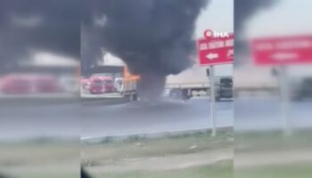 mersinde alev alan kamyonet trafikte seyretti ThpyiaHd