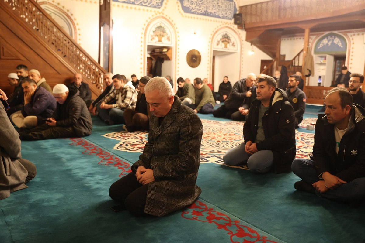 mirac kandili yurt genelinde dualarla idrak edildi 1 BKNbUZtD